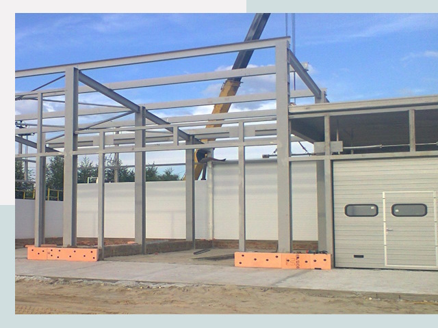 Строительство автосервисов от СтальСтрой-Крм по цене 622 руб.